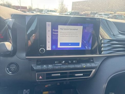 Used 2025 Toyota Camry SE image 10