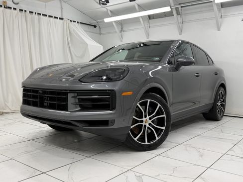 Used 2024 Porsche Cayenne Coupe AWD/4WD image 7