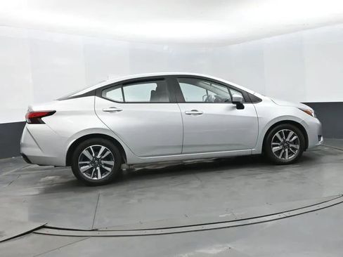 Used 2023 Nissan Versa SV FWD image 4
