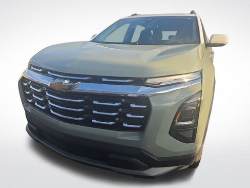 Used 2025 Chevrolet Equinox LT image 32