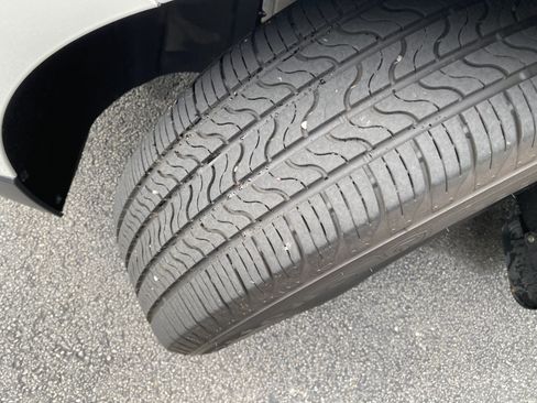 Used 2018 Chevrolet Equinox LT FWD image 12