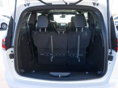 New 2026 Chrysler Pacifica Select FWD image 5