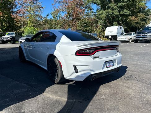 Used 2022 Dodge Charger SRT Hellcat w/ Harman/Kardon Audio Group image 5