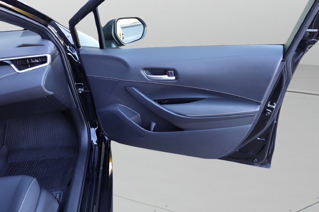 Certified 2025 Toyota Corolla SE w/ SE Package FWD image 17