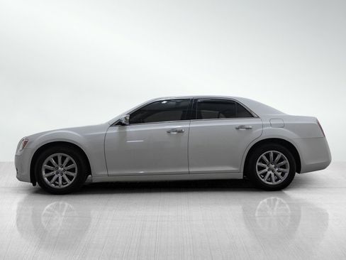 Used 2012 Chrysler 300 Limited RWD image 3