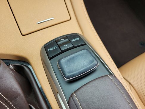 Used 2016 Lexus ES 350 w/ Luxury Package w/Wood Trim FWD image 29