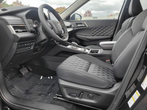 New 2025 Mitsubishi Outlander SEL image 18