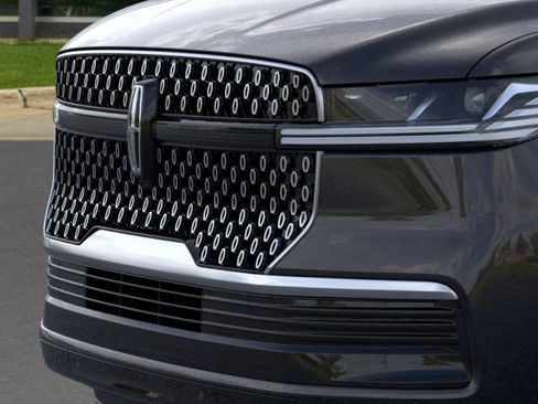 New 2026 Lincoln Navigator Reserve AWD/4WD image 17