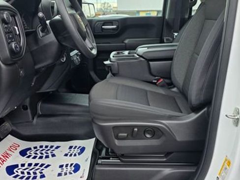 Used 2024 Chevrolet Silverado 1500 W/T w/ Z71 Off-Road Package image 9