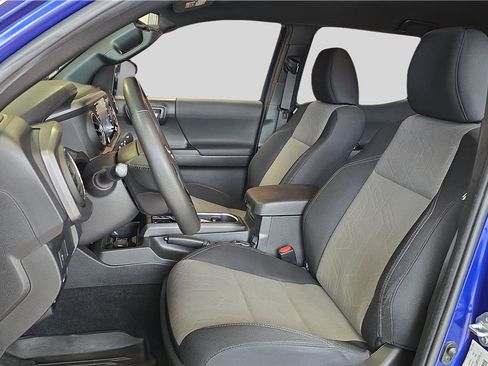 Used 2022 Toyota Tacoma TRD Off-Road image 11