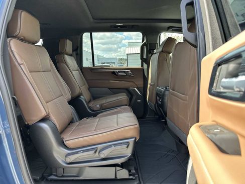 New 2026 Chevrolet Suburban High Country image 19