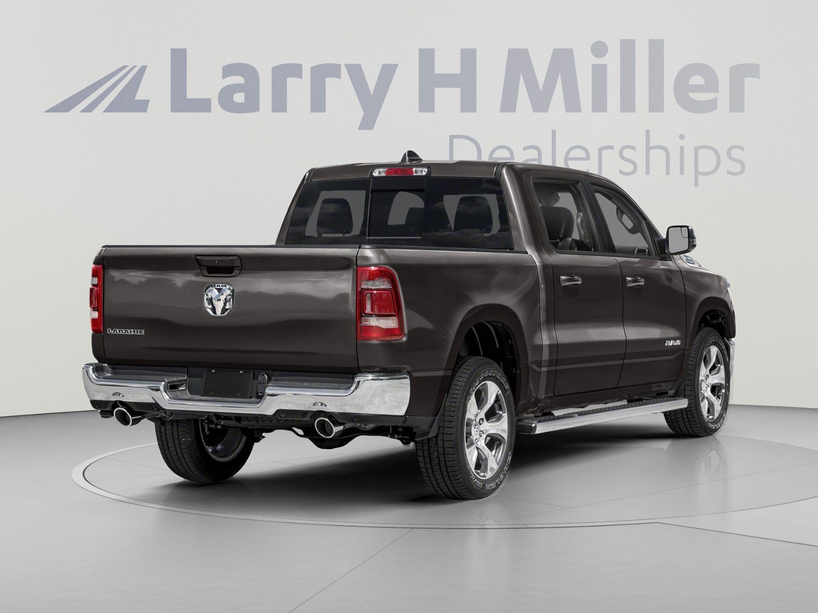 Used 2023 RAM 1500 Laramie AWD/4WD image 2