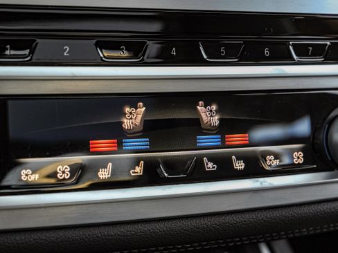 Used 2021 BMW 750i xDrive image 30