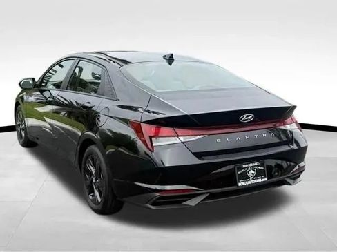 Used 2023 Hyundai Elantra SEL FWD image 4