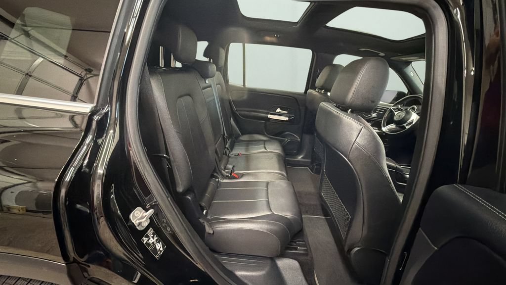Used 2025 Mercedes-Benz GLB 250 4MATIC image 14