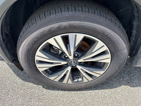 Used 2023 Nissan Rogue SV w/ SV Premium B Package FWD image 5