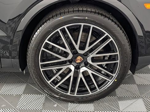 New 2026 Porsche Cayenne image 14