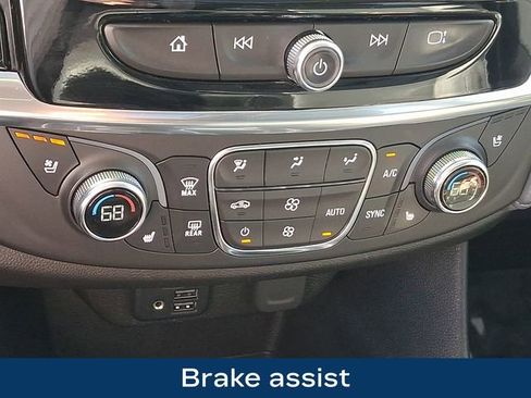 Used 2021 Chevrolet Traverse Premier AWD/4WD image 14