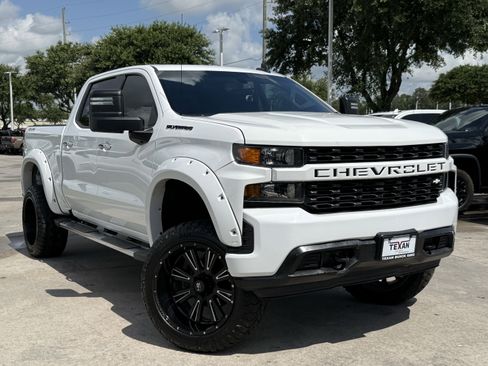 Used 2020 Chevrolet Silverado 1500 Custom w/ Custom Max Trailering Package AWD/4WD image 2