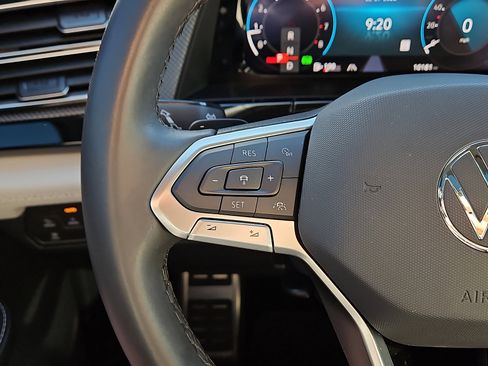 Used 2025 Volkswagen Atlas Cross Sport SEL Premium R-Line image 18