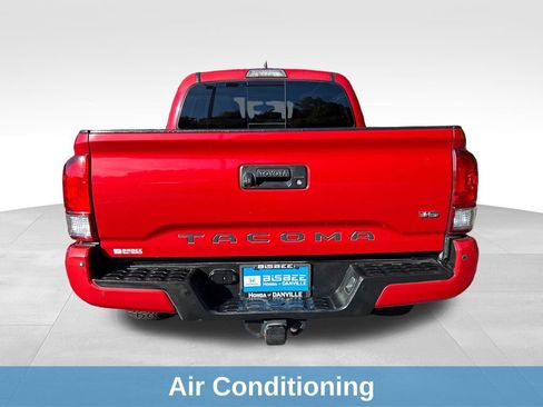 Used 2017 Toyota Tacoma TRD Off-Road AWD/4WD image 6