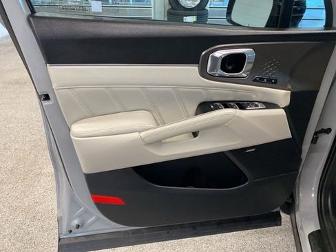 Used 2023 Kia Sorento SX image 31