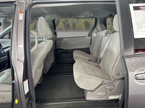 Used 2018 Toyota Sienna LE FWD image 10