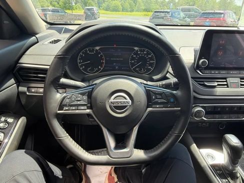 Used 2022 Nissan Altima 2.5 SV w/ SV Premium Package AWD/4WD image 10