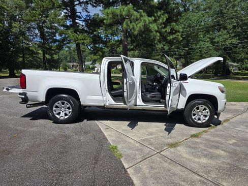 Used 2017 Chevrolet Colorado LT w/ LT Convenience Package image 5