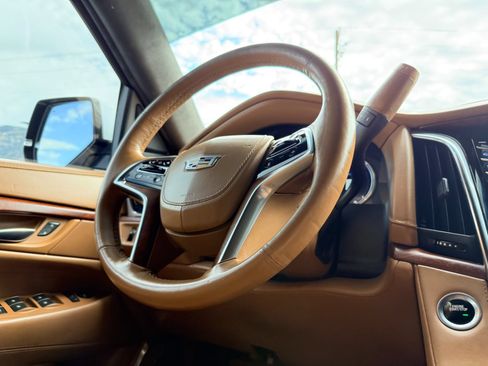 Used 2017 Cadillac Escalade Platinum AWD/4WD image 10