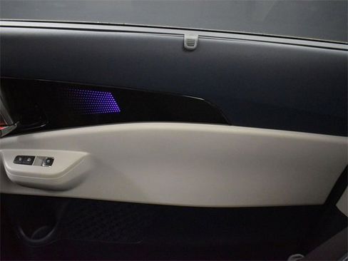 Certified 2025 Kia Carnival SX Prestige image 16