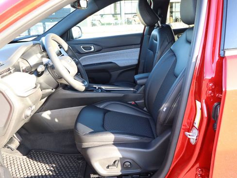 New 2026 Jeep Compass Latitude image 13