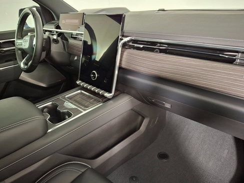 Used 2025 GMC Sierra EV Denali image 32