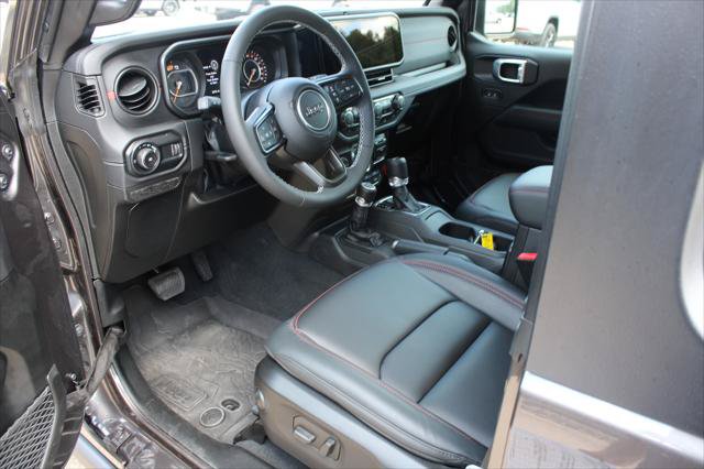 Certified 2025 Jeep Wrangler Rubicon w/ Convenience Group AWD/4WD image 20