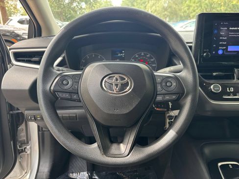 Used 2025 Toyota Corolla LE FWD image 25