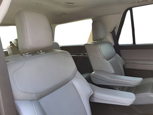 Used 2025 Ford Expedition Active AWD/4WD image 40