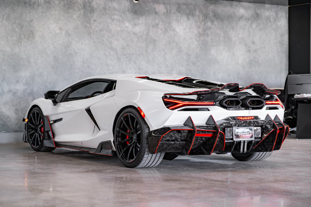 Used 2024 Lamborghini Revuelto AWD/4WD image 19