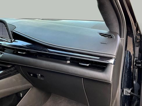 Used 2024 Cadillac Escalade ESV V w/ LPO, ONYX Package AWD/4WD image 17
