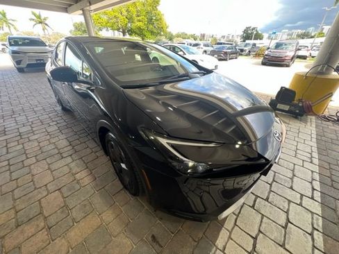 Used 2025 Toyota Prius Plug-In Hybrid FWD image 3