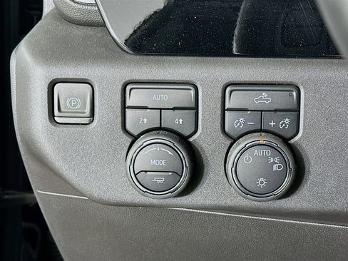 Used 2024 Chevrolet Silverado 1500 LT image 17