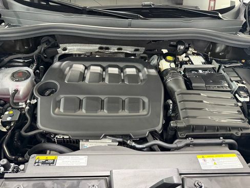 Used 2025 Volkswagen Tiguan SEL R-Line AWD/4WD image 8