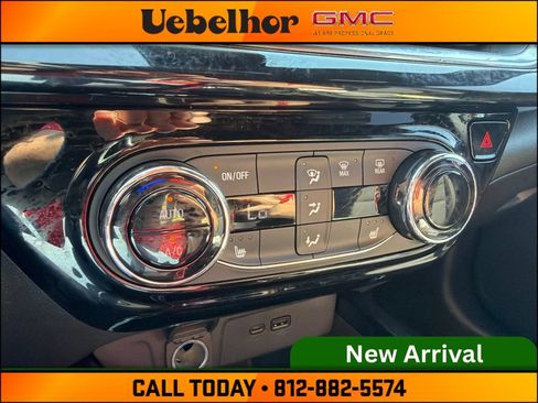 Used 2024 Chevrolet Trax RS w/ Driver Confidence Package FWD image 30