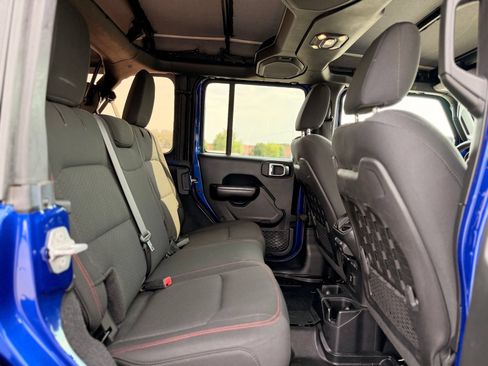 Used 2019 Jeep Wrangler Unlimited Rubicon AWD/4WD image 36