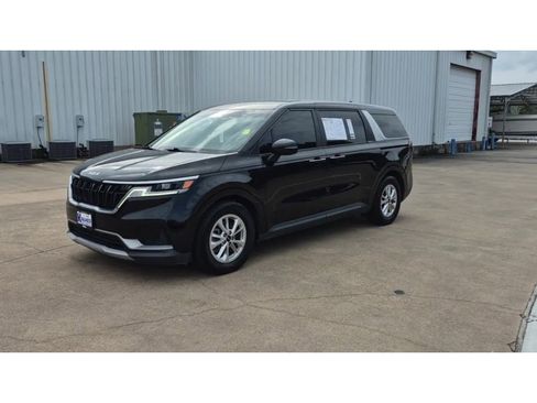 Used 2022 Kia Carnival LX image 4