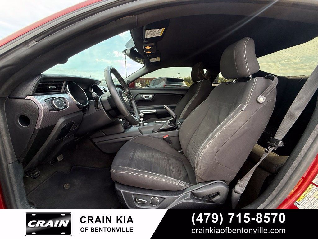 Used 2017 Ford Mustang Coupe RWD image 19