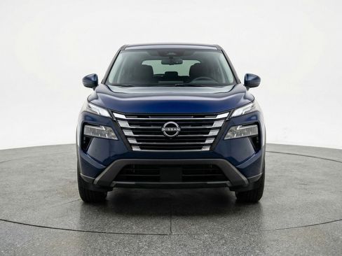 Used 2025 Nissan Rogue SV AWD/4WD image 2