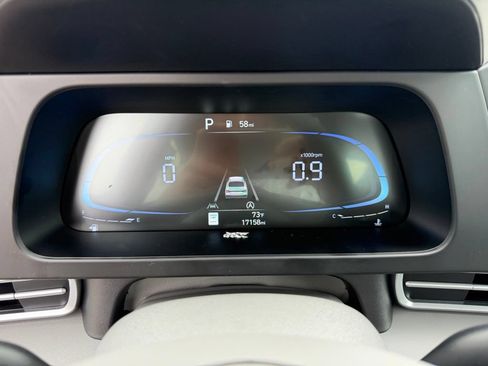 Used 2024 Hyundai Elantra SE FWD image 19