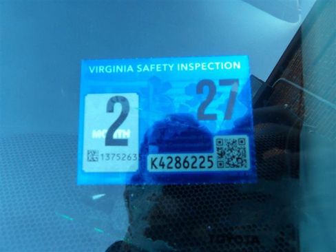 Used 2015 Toyota Sienna SE image 31