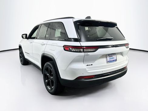 Used 2023 Jeep Grand Cherokee Altitude AWD/4WD image 7