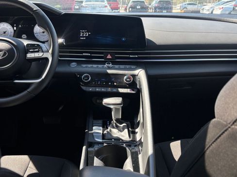 Used 2025 Hyundai Elantra SEL image 23